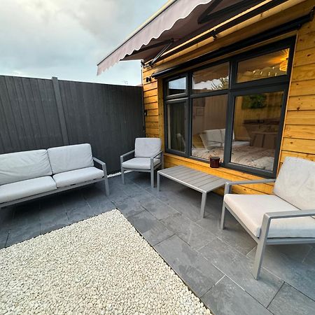 Wild & Free Hot Tub Retreat Apartamento Dartford Exterior foto