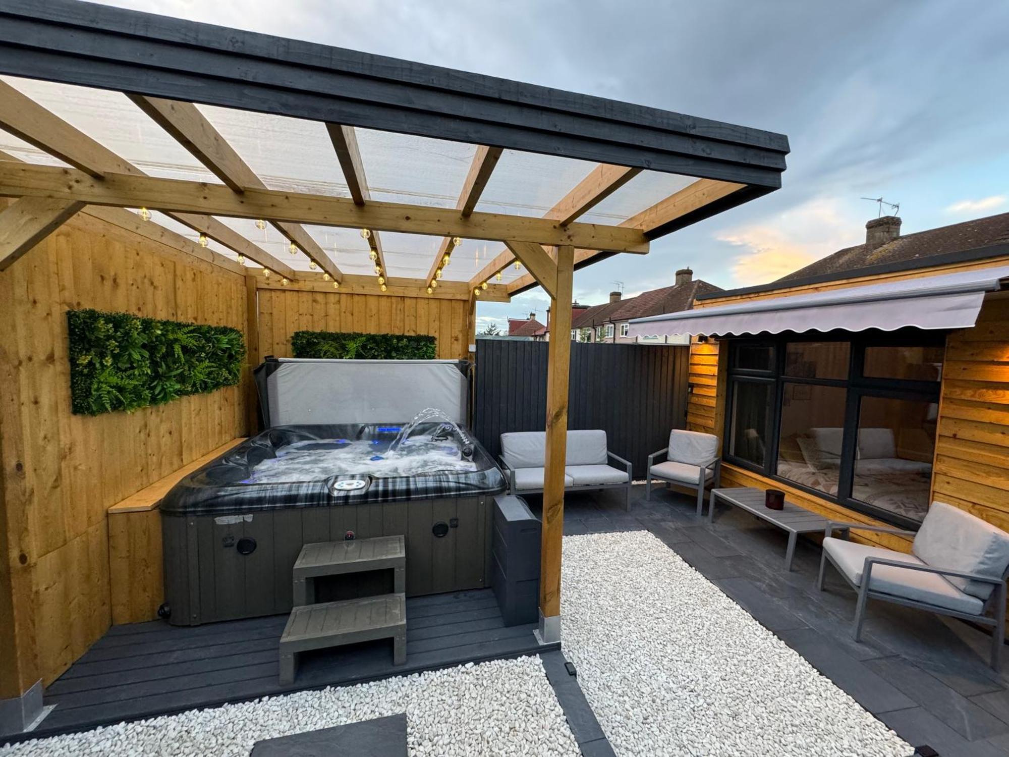 Wild & Free Hot Tub Retreat Apartamento Dartford Exterior foto