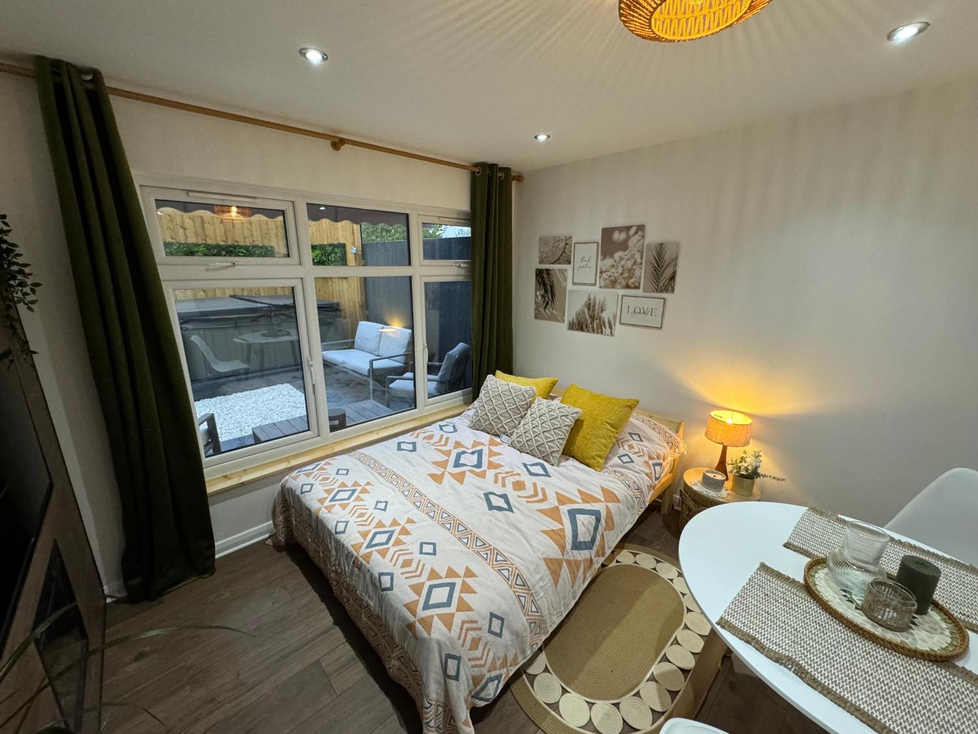 Wild & Free Hot Tub Retreat Apartamento Dartford Exterior foto