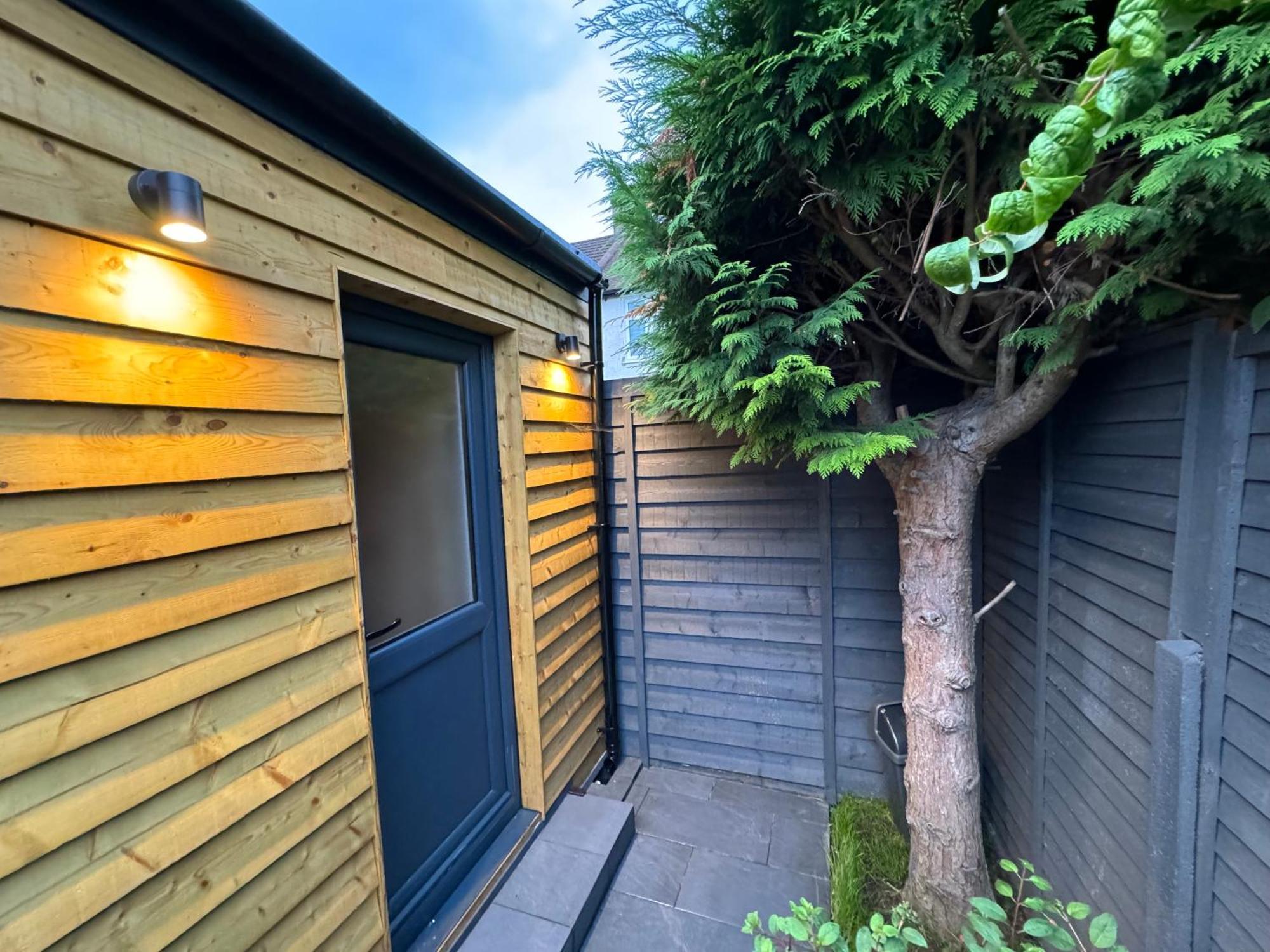 Wild & Free Hot Tub Retreat Apartamento Dartford Exterior foto