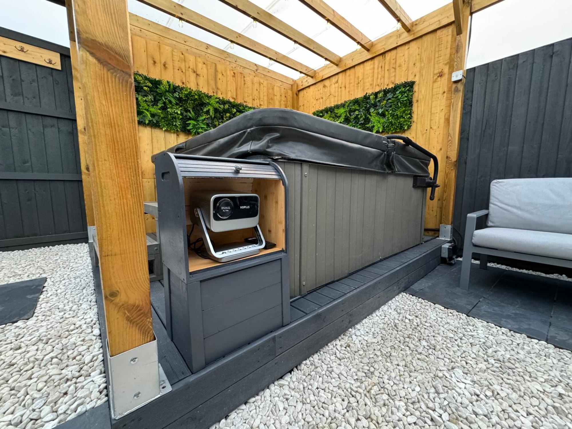 Wild & Free Hot Tub Retreat Apartamento Dartford Exterior foto