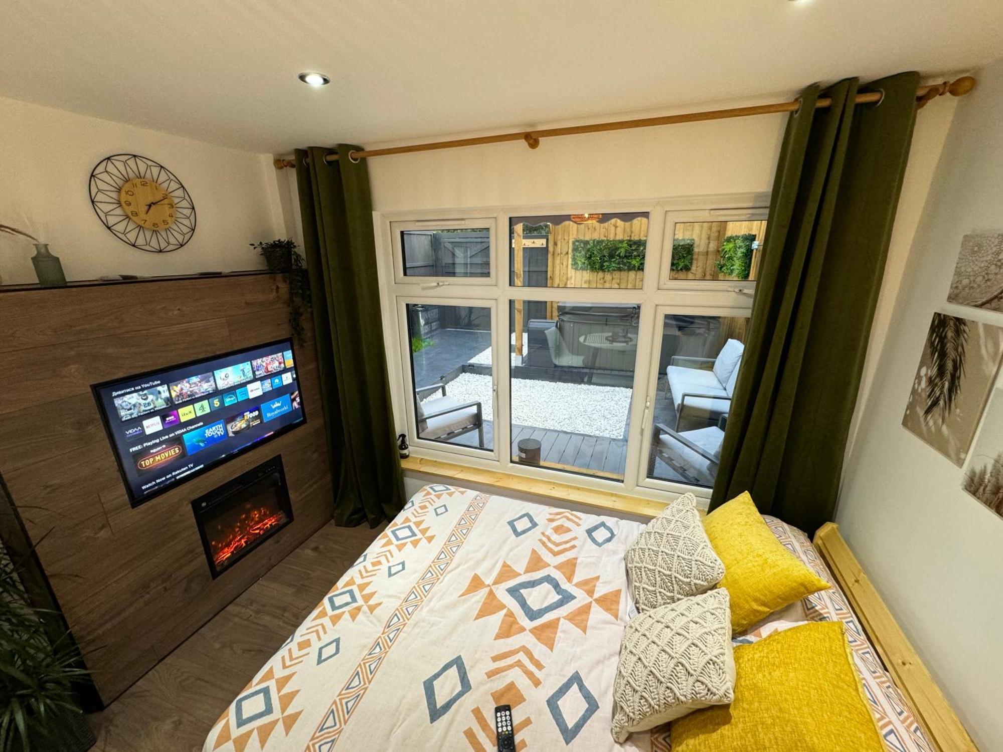 Wild & Free Hot Tub Retreat Apartamento Dartford Exterior foto